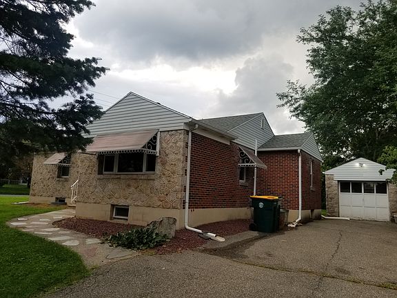 2nd image of 2725 Liberty St
