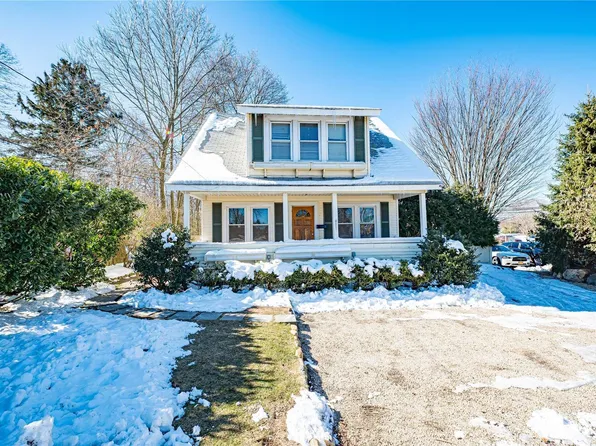 811 Park Avenue, Huntington, NY 11743