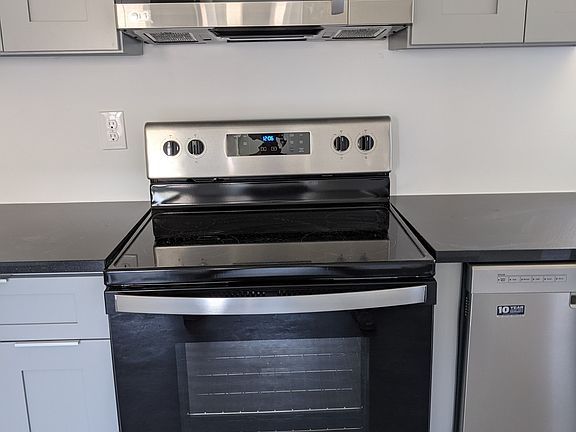 2nd image of 113 Wayne Pl SE #101