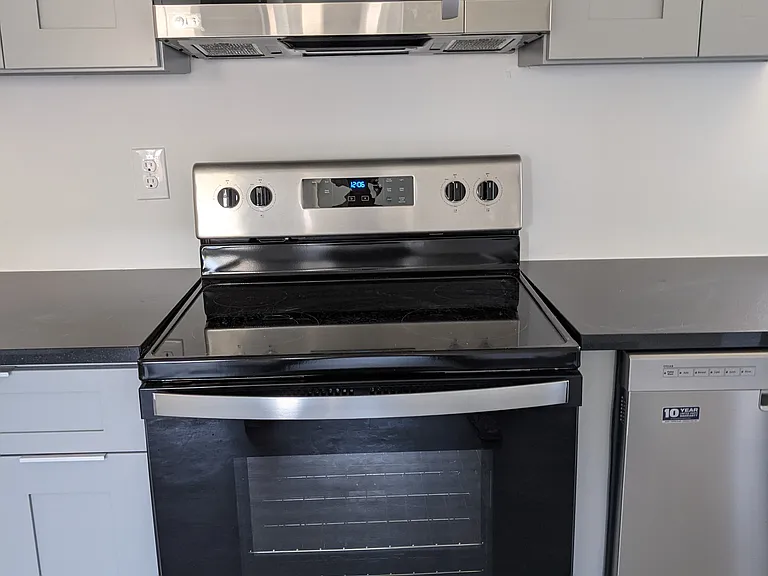 113 Wayne Pl SE #101 — Photo 2