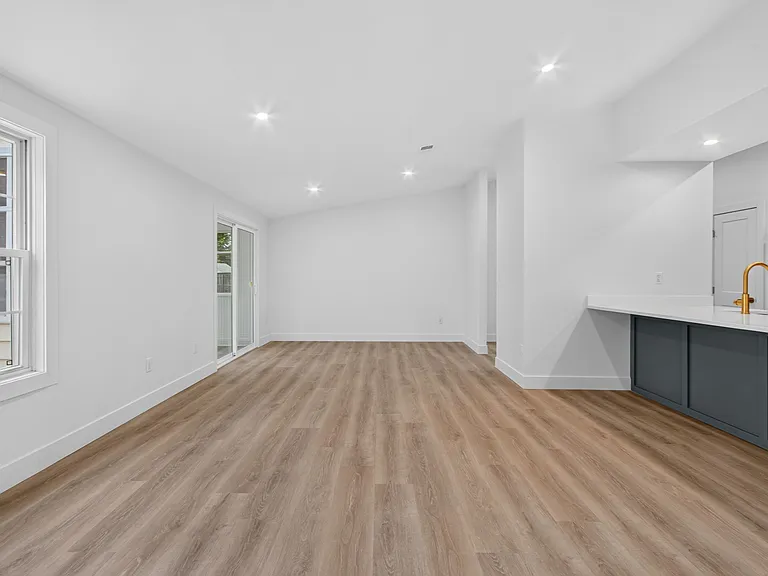 45 Tiffany Dr — Photo 6