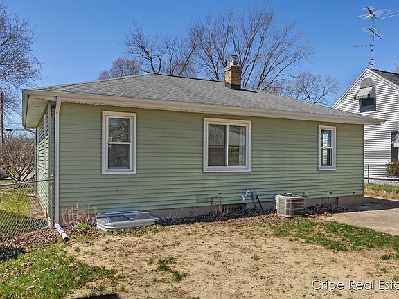 3rd image of 3124 Rickman Ave NE