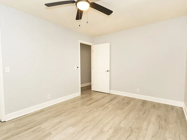 405 Dempsey Ln — Photo 8
