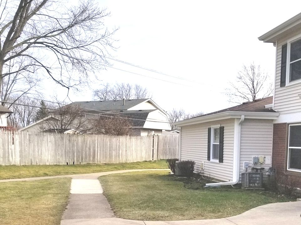 1st image of 1304 Kingsbury Dr Unit E