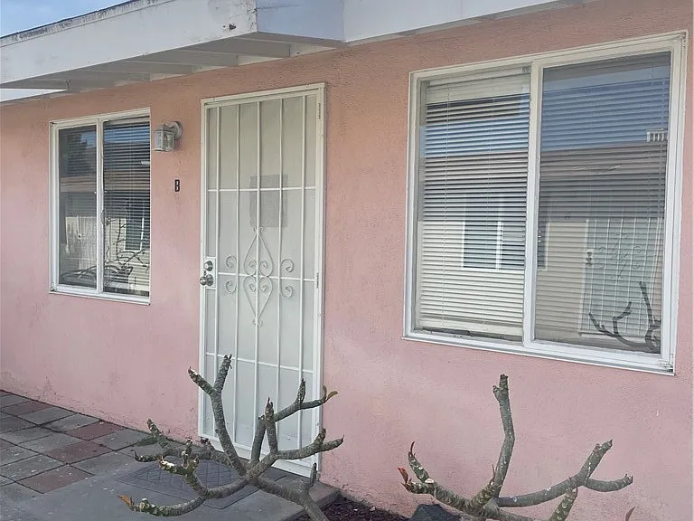 528 Cherry Ave #B — Photo 2