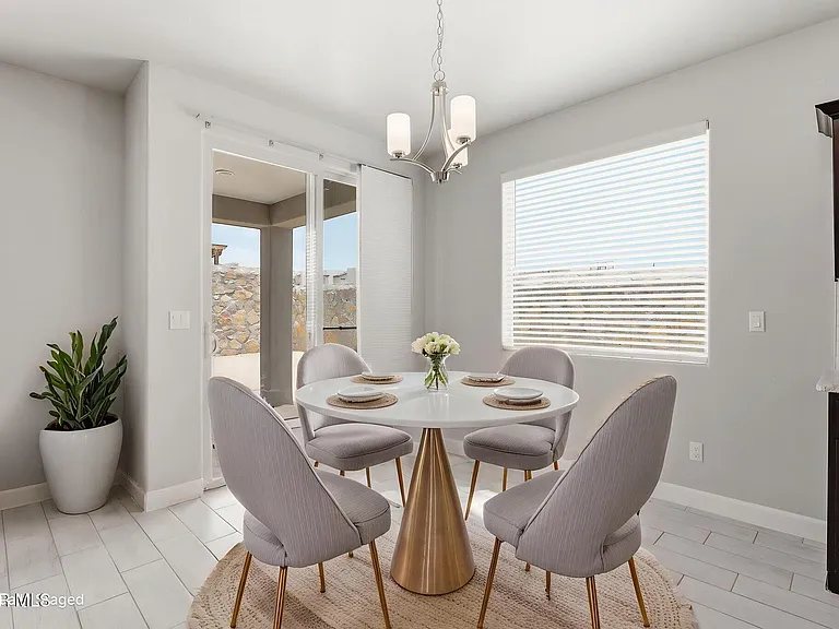 13131 Oakhampton Ave — Photo 9