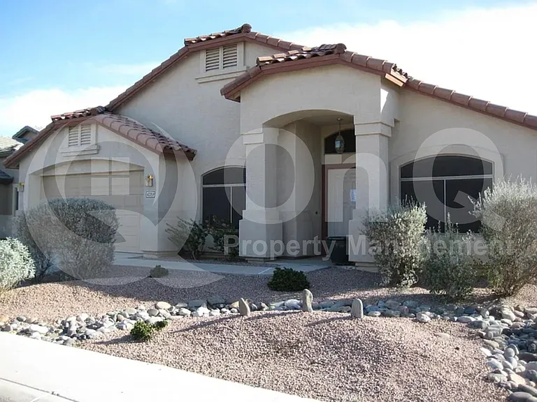 42259 W Chisholm Dr — Photo 1