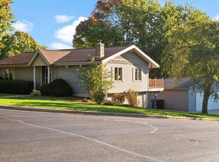 100 Valley View Ct, Verona, WI 53593