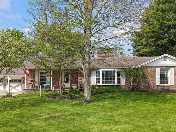 55 Maple Hill Dr, Chagrin Falls, OH 44022