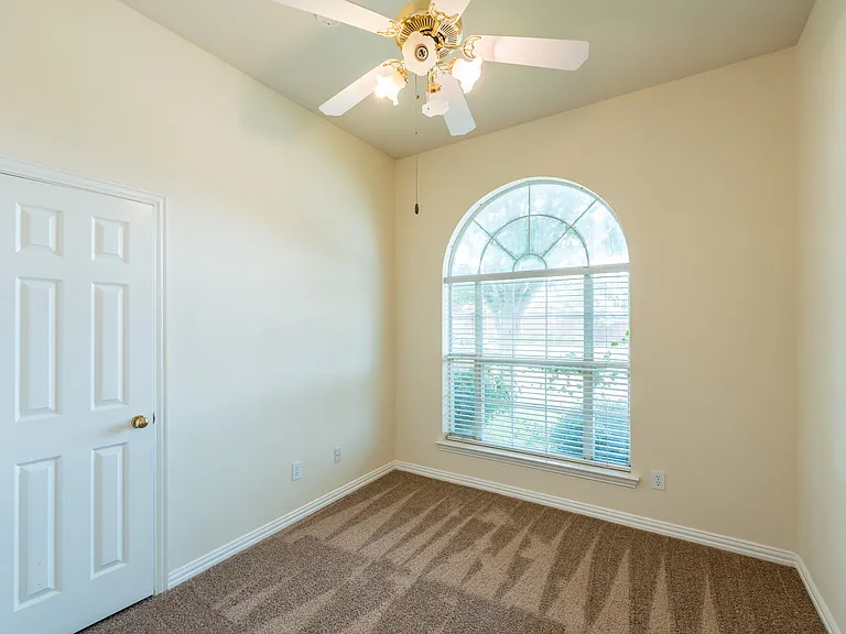 4609 Gardenia Way — Photo 10