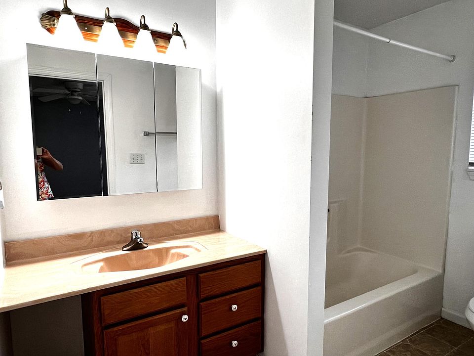 Master Bedroom private full bathroom