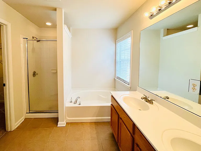 Bathroom of primary bedroom 2