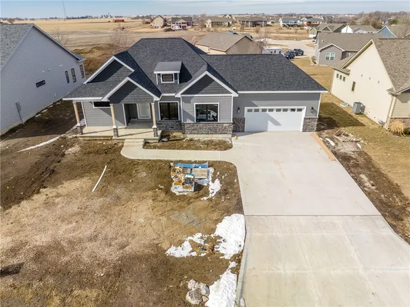 720 N 10th Ave, Winterset, IA 50273