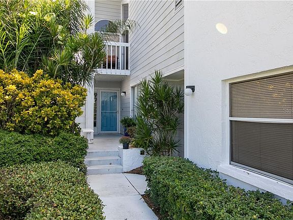 3rd image of 837 Waterside Ln