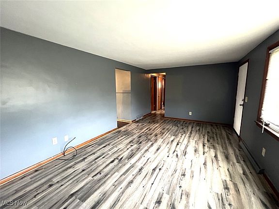 5th image of 2951 Kirby Ave NE