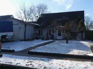 49 Mica Hl, Levittown, PA 19056