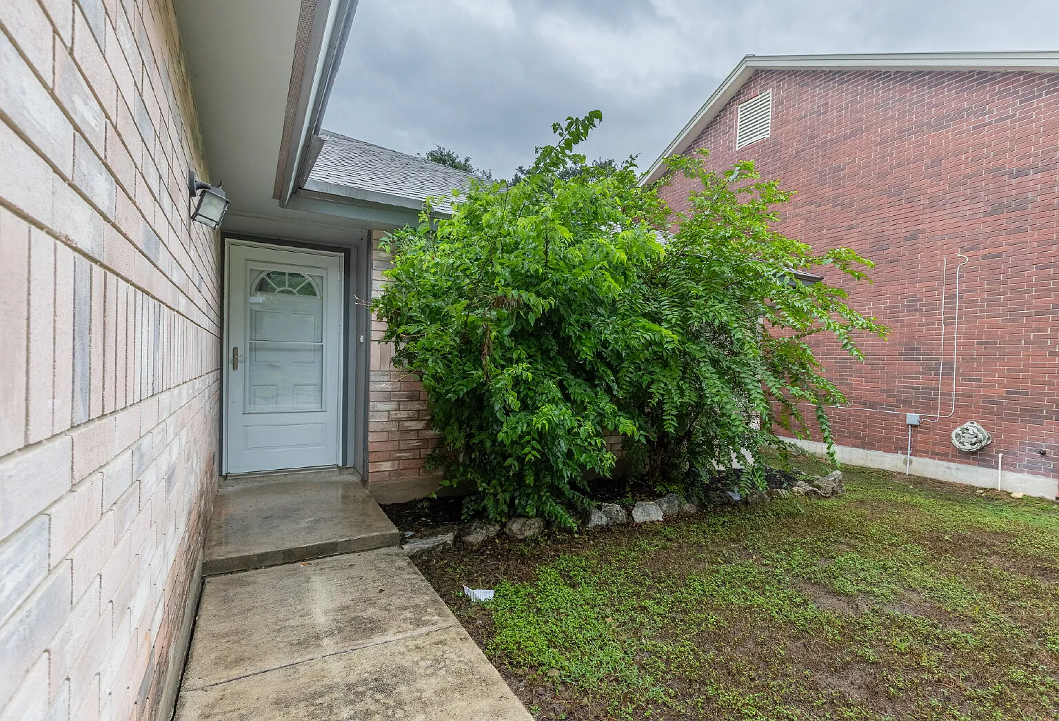 3 bed, 2.0 bath, 1620 sqft, $1,800 — Photo 2