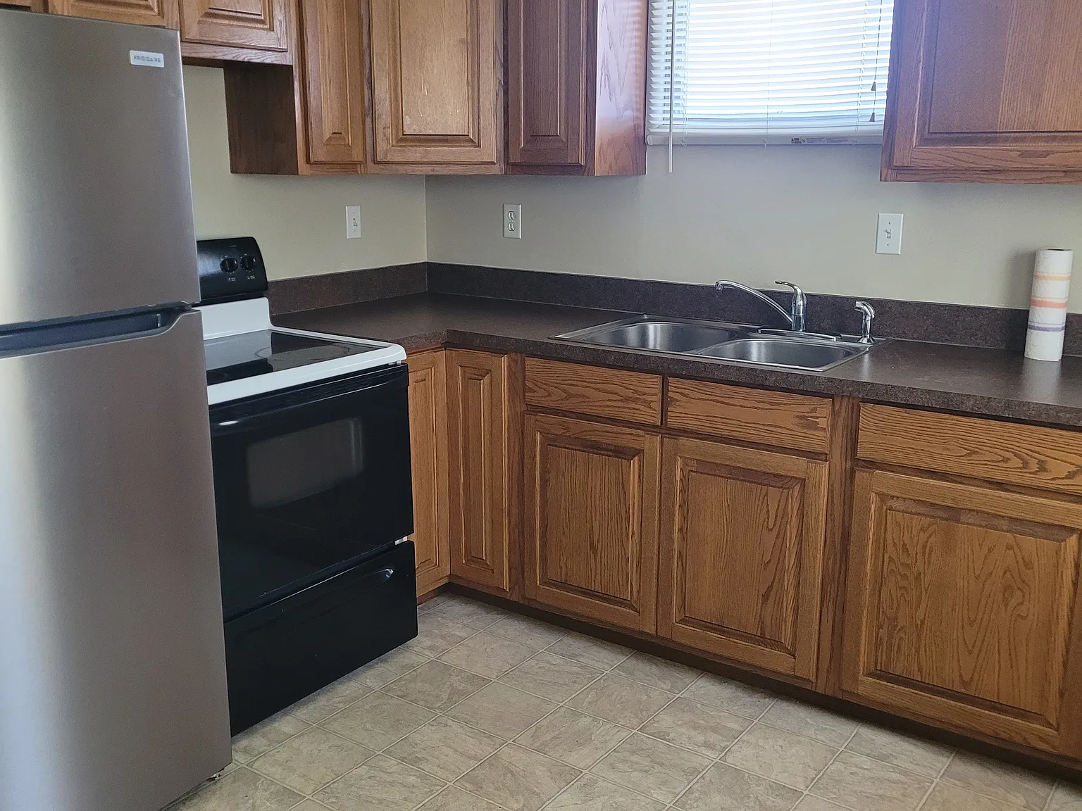 2 bed, 750 sqft, $900 — Photo 2