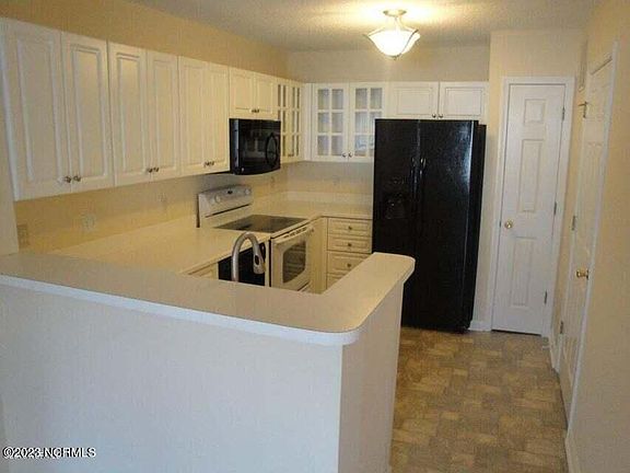 4th image of 4114 Breezewood Dr APT 201