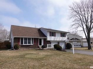 375 Isle Royale Rd, Galesburg, IL 61401