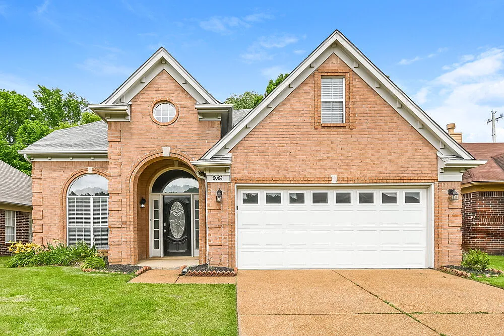 3 bed, 2.5 bath, 2007 sqft, $2,090 — Photo 1