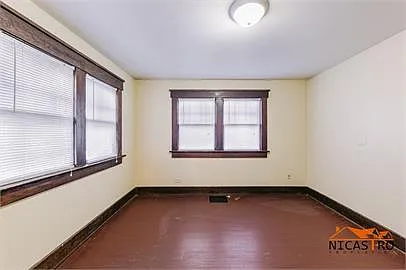 2097 Summit St — Photo 5