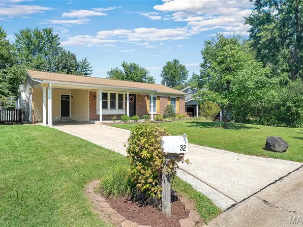 32 Four Winds Dr, Saint Peters, MO 63376