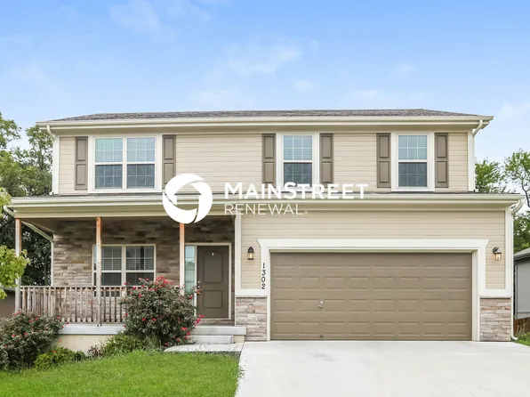 1302 NW Hilltop Ln, Grain Valley, MO 64029