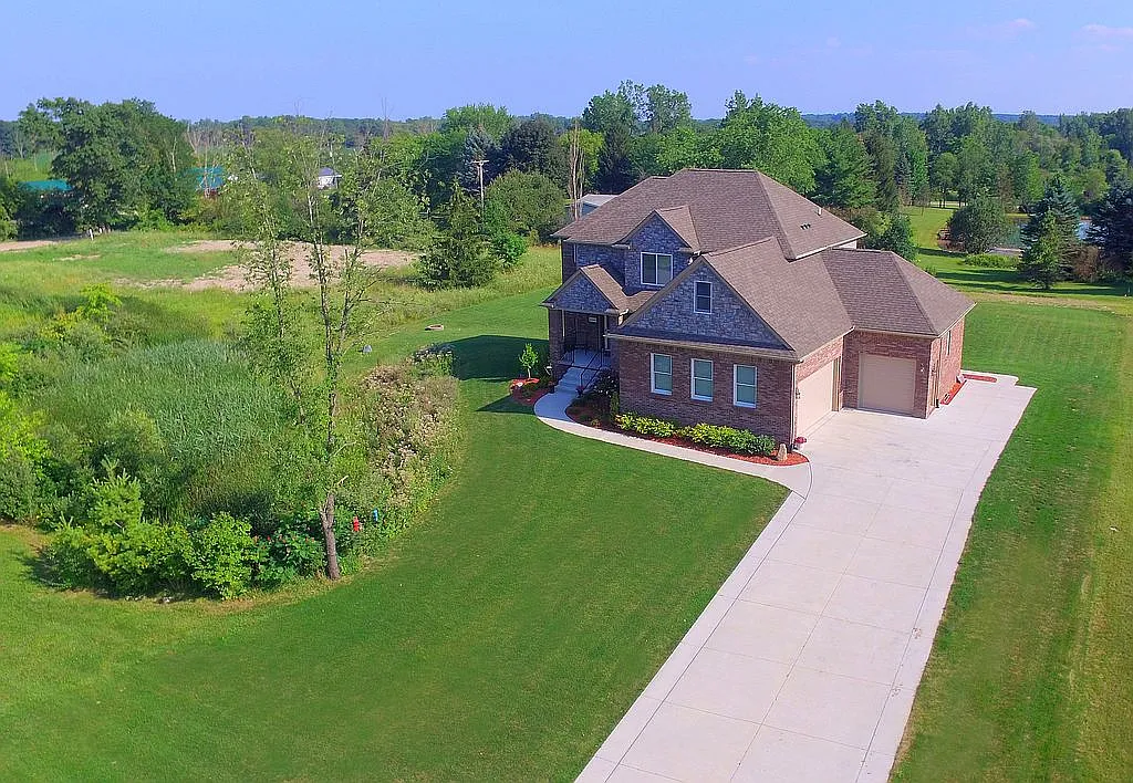 8344 Tamarack Ln photo 1