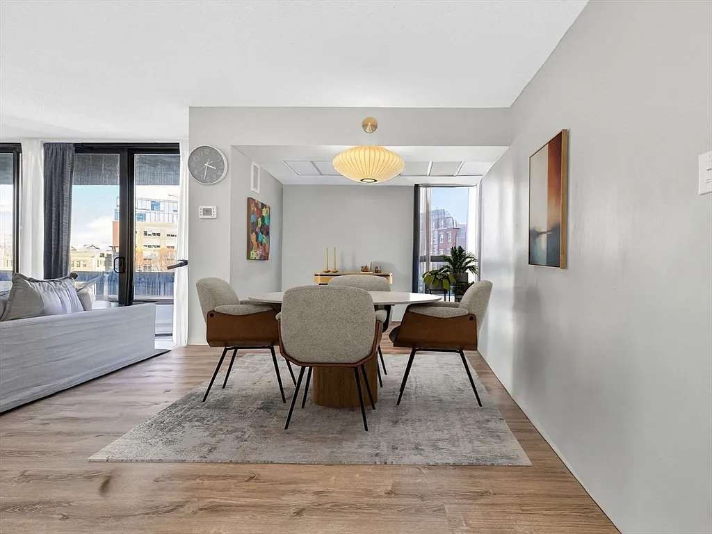 2 bed, 2.0 bath, 1255 sqft, $4,700 — Photo 4