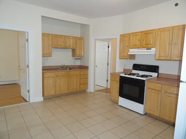 3 bed, 1400 sqft, $3,000 — Photo 4