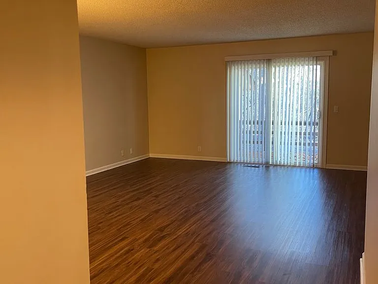 17 Lindsay Ln — Photo 6