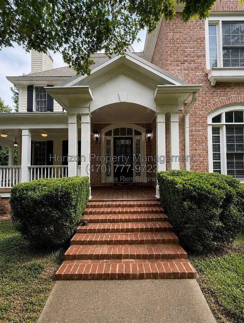 6 bed, 5.5 bath, 6400 sqft, $4,800 — Photo 3