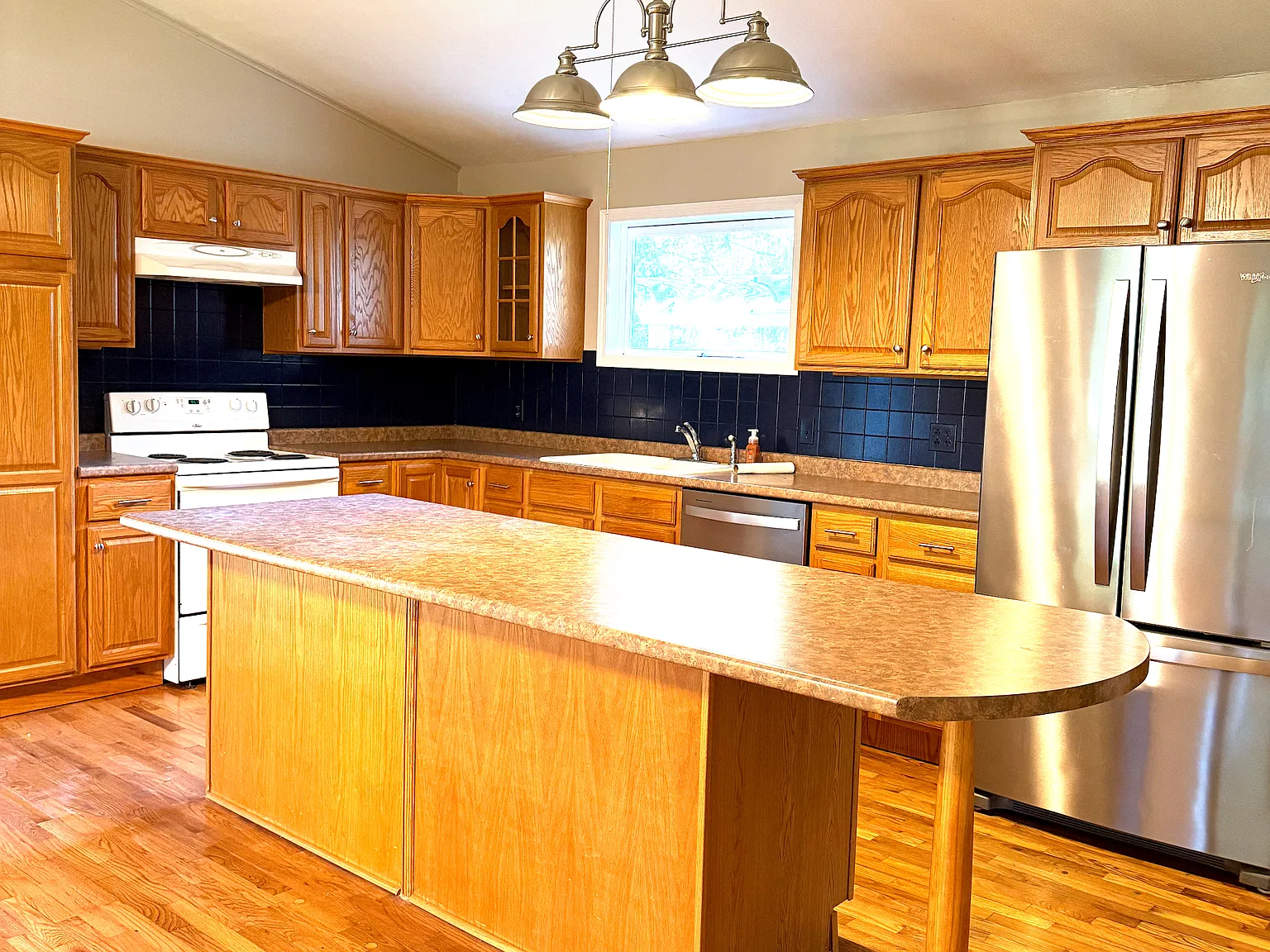 3 bed, 1402 sqft, $2,400 — Photo 4