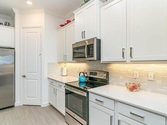 5th image of 9284 Alister Dr