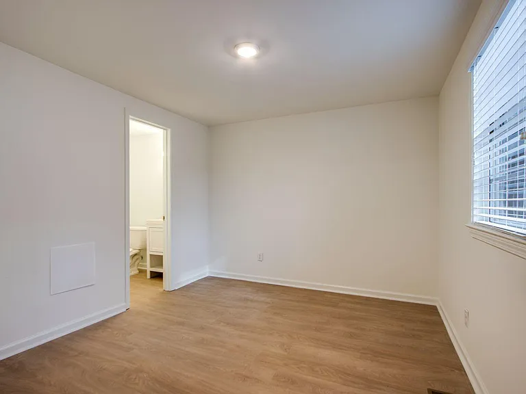 2040 Southern Ave #4 — Photo 5