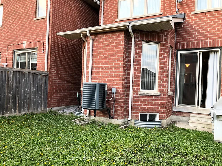 4 Stookes Cres — Photo 32