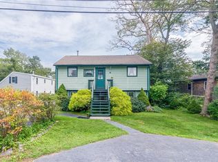 10 Albatross Dr, Saunderstown, RI 02874