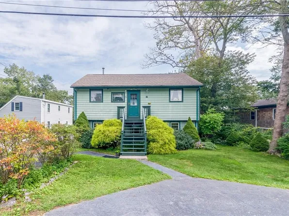 10 Albatross Dr, Saunderstown, RI 02874