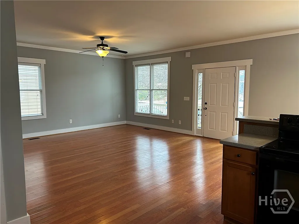 3 bed, 2.5 bath, 1589 sqft, $1,875 — Photo 3