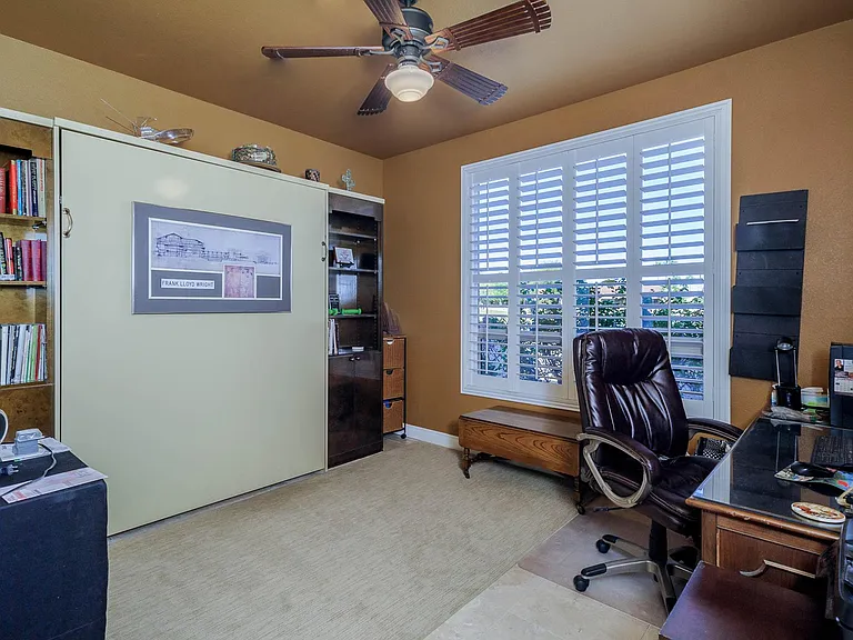 Large Office/Bedroom. Murphy bed. Queen mattress completely enclosed room to make a 3rd bedroom