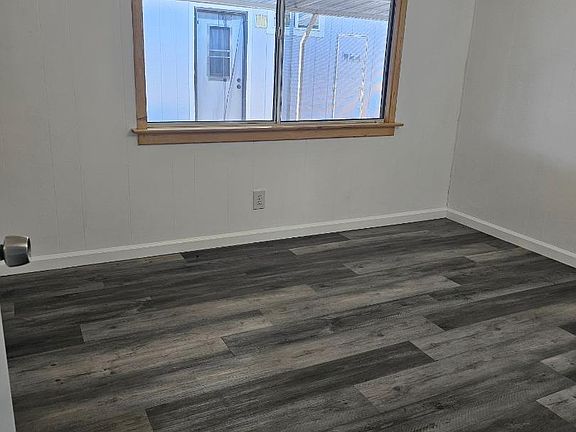 5th image of 2053 E Bayshore Rd Spc 27