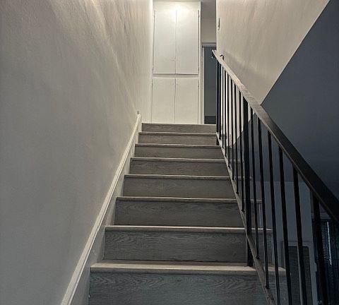 4th image of 950 S Gramercy Dr #1