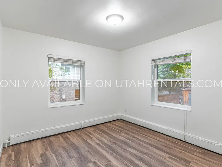 Daley Apartments — Photo 14