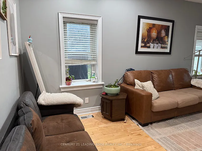 273 Clarke St — Photo 3