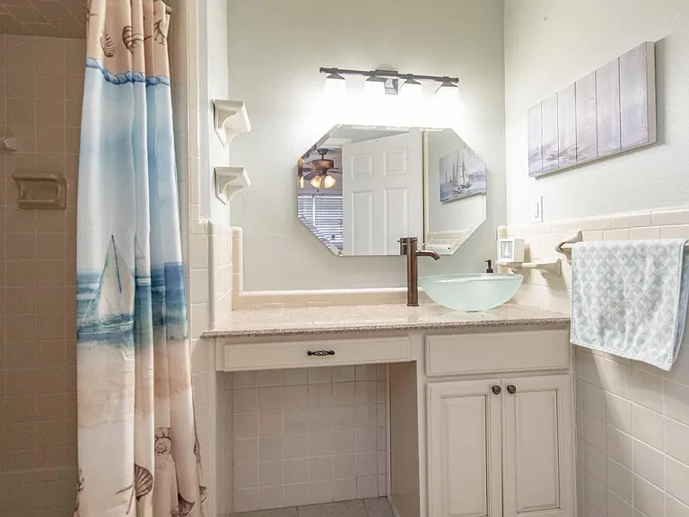 210 N William Dr — Photo 18