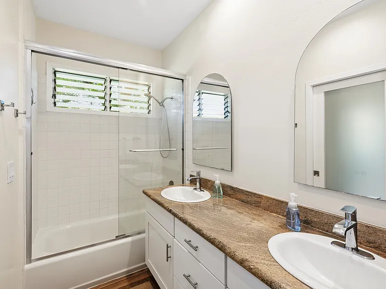 2020 Pahoehoe St — Photo 19