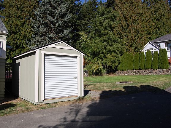 shed and parking on side