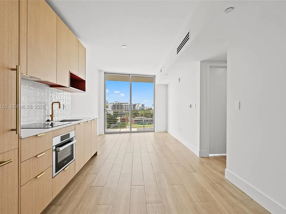 90 NE 32nd St #627
