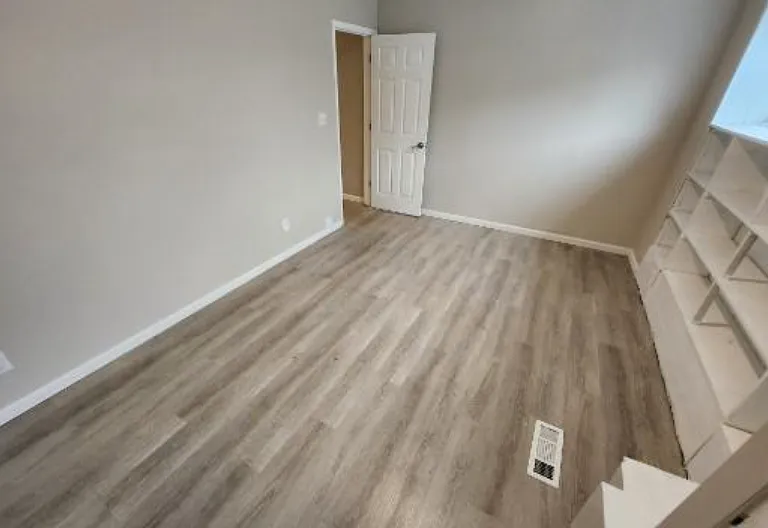 348 W Queen Ln #1A — Photo 8